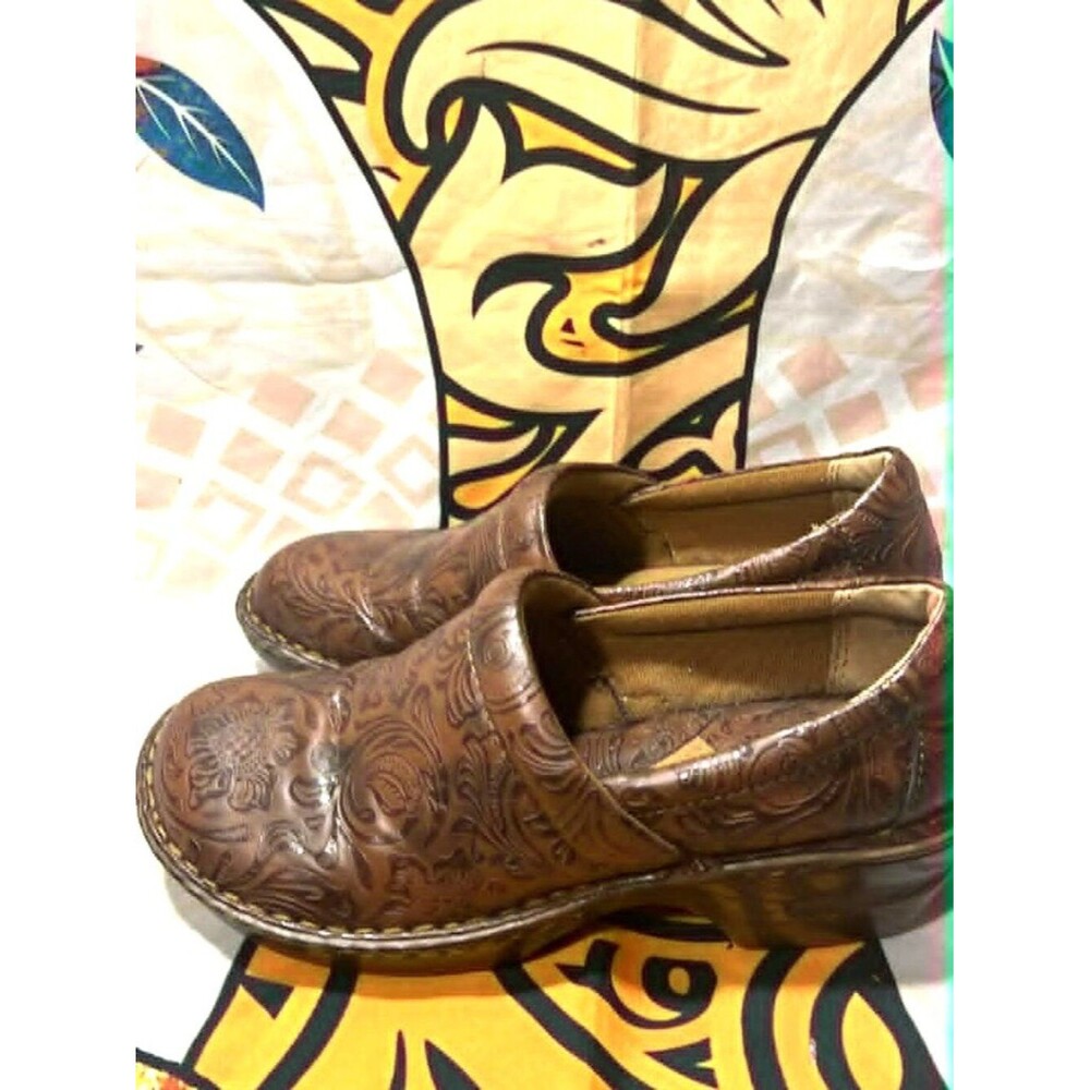 B.O.C. Born Concept Brown Embossed Clogs Size 8.5 Boho Comfort